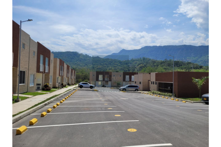 UrbanLex vende casa área 94m2 $450Millones