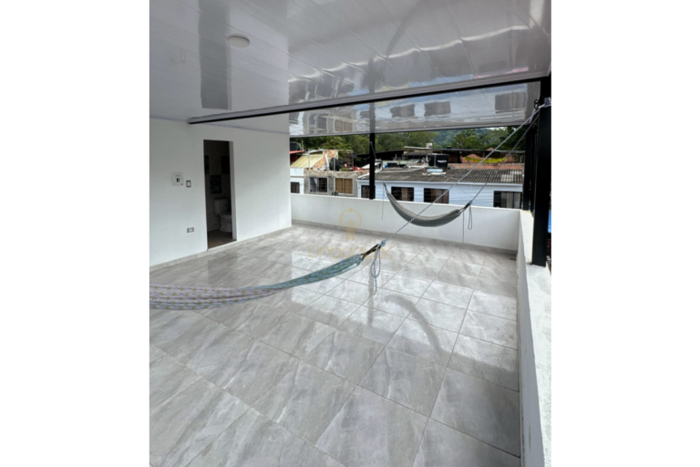 UrbanLex vende casa – Villeta, área 215m2 $490Millones