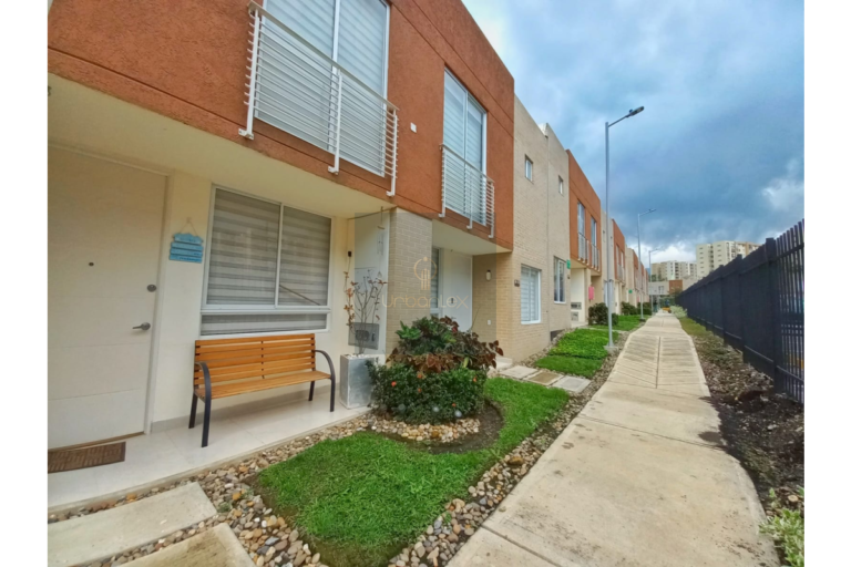 UrbanLex vende casa área 94m2 $450Millones