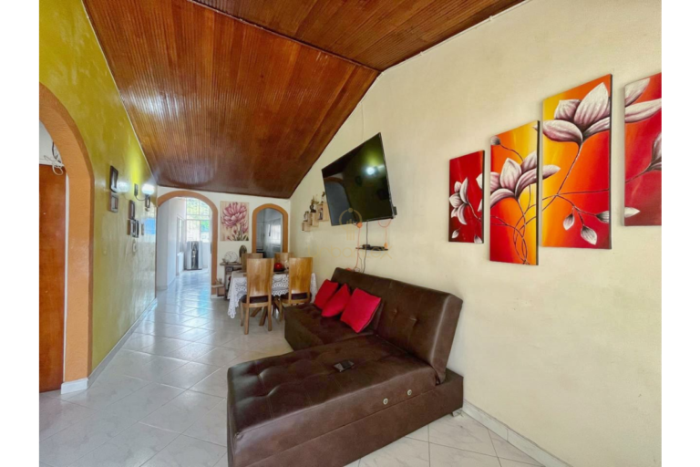 UrbanLex vende casa-Villeta, área 112m2 $260Millones