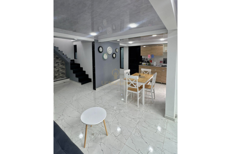 UrbanLex vende casa – Villeta, área 215m2 $490Millones