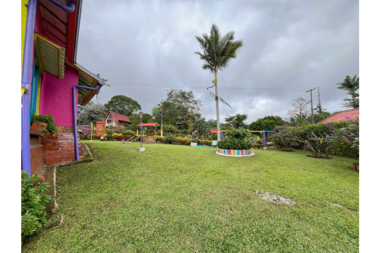 UrbanLex Arrienda Casa amoblada-Sasaima, área 1.180m2 $ 2.200.000