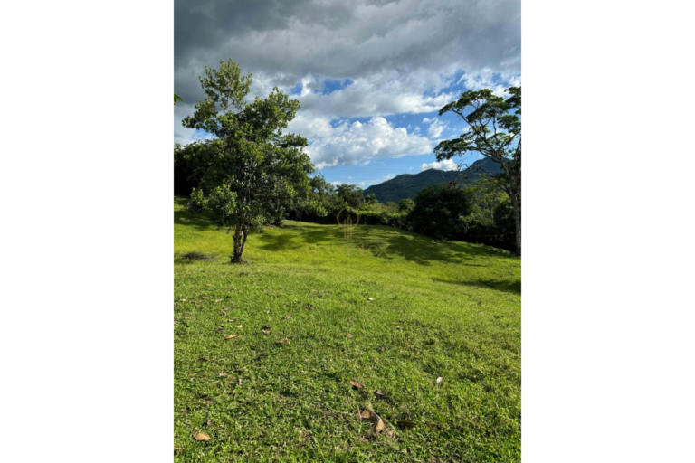 UrbanLex vende lote rural-Villeta, área 8.116m2 $260Millones