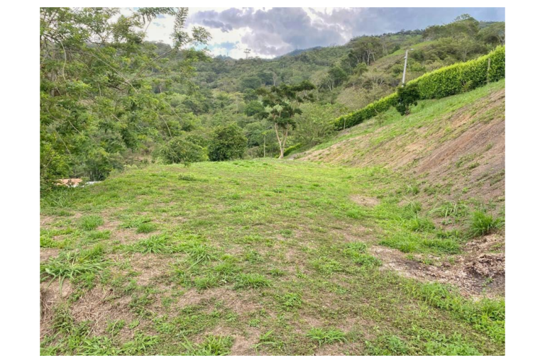 UrbanLex vende lote condominio, área 4.026m2 $290Millones
