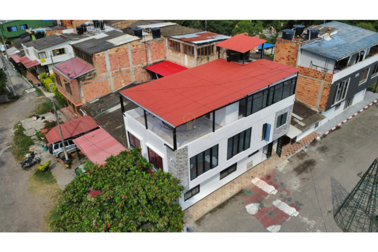 UrbanLex vende casa – Villeta, área 215m2 $490Millones