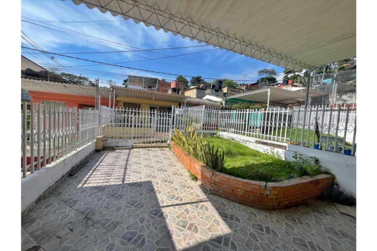 UrbanLex vende casa-Villeta, área 112m2 $260Millones