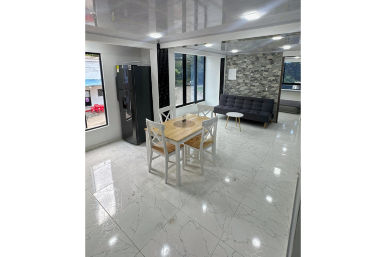 UrbanLex vende casa – Villeta, área 215m2 $490Millones