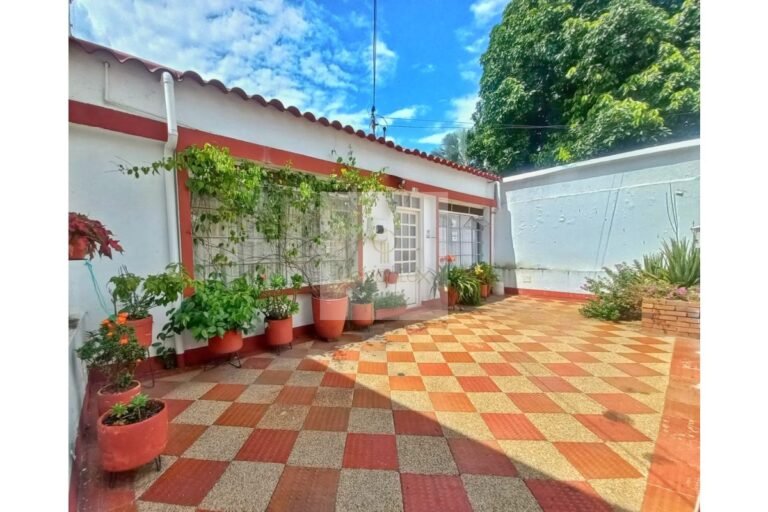 UrbanLex vende casa-Villeta, área 226m2 $450Millones