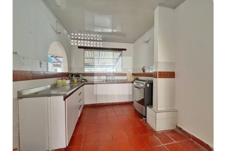 UrbanLex vende casa-Villeta, área 226m2 $450Millones
