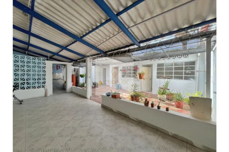 UrbanLex vende casa-Villeta, área 226m2 $450Millones