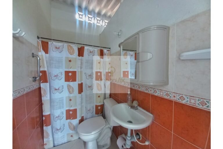 UrbanLex vende casa-Villeta, área 226m2 $450Millones