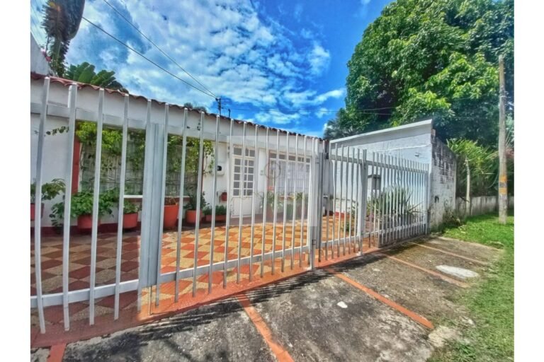 UrbanLex vende casa-Villeta, área 226m2 $450Millones