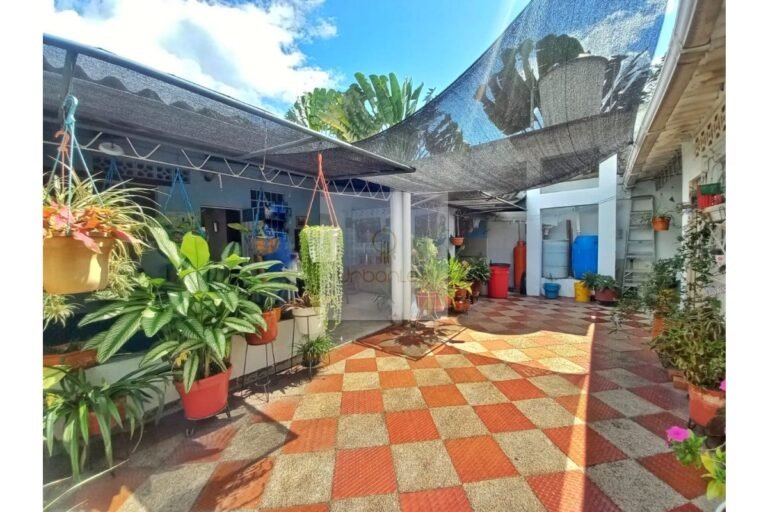 UrbanLex vende casa-Villeta, área 226m2 $450Millones