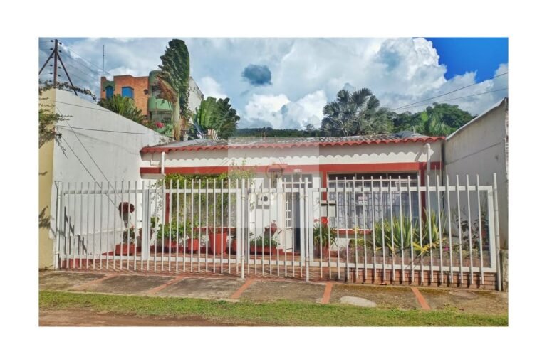 UrbanLex vende casa-Villeta, área 226m2 $450Millones