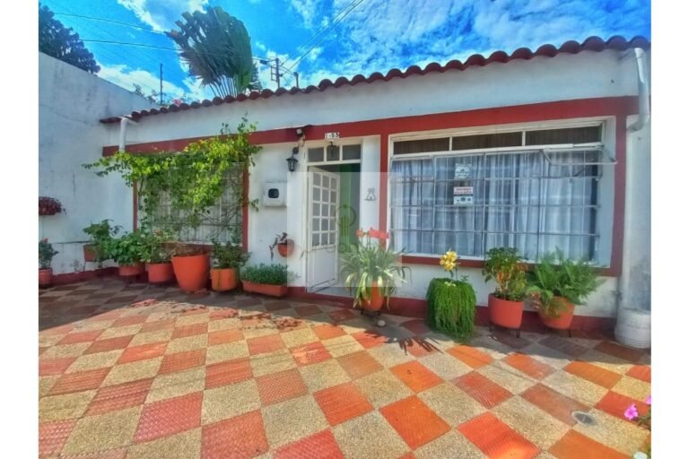 UrbanLex vende casa-Villeta, área 226m2 $450Millones