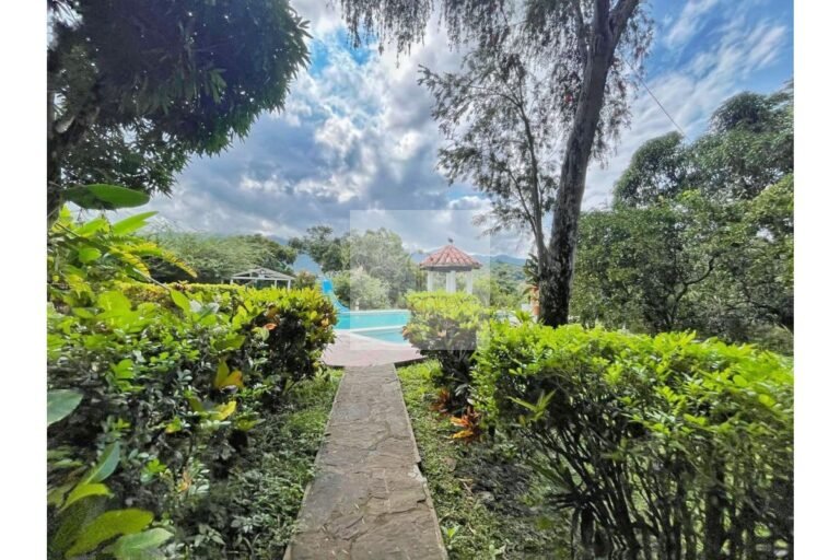 UrbanLex vende finca vacacional, área 32.000m2 $1.700Millones