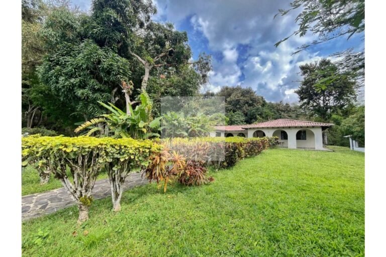 UrbanLex vende finca vacacional, área 32.000m2 $1.700Millones