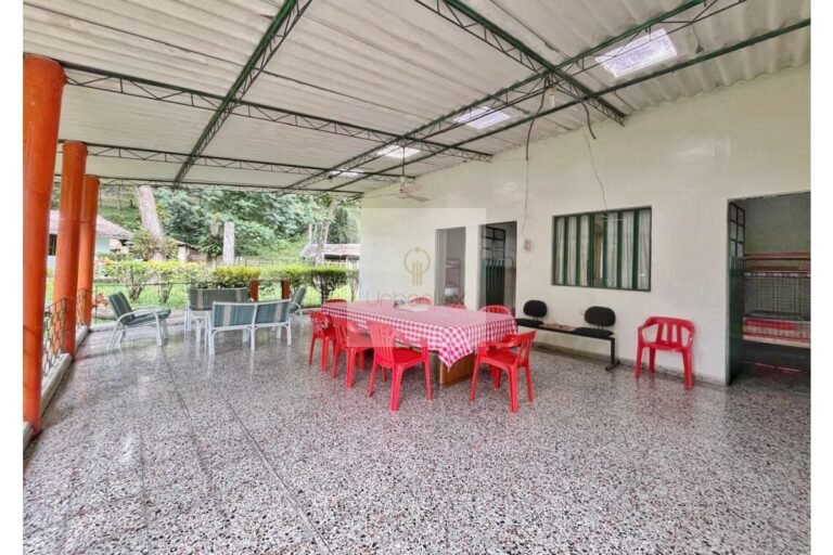 UrbanLex vende finca vacacional, área 32.000m2 $1.700Millones