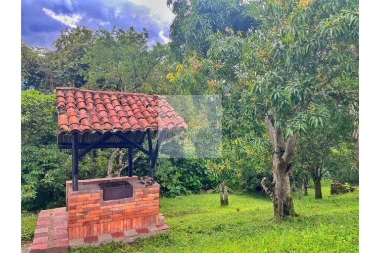 UrbanLex vende finca vacacional, área 32.000m2 $1.700Millones