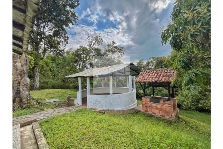 UrbanLex vende finca vacacional, área 32.000m2 $1.700Millones