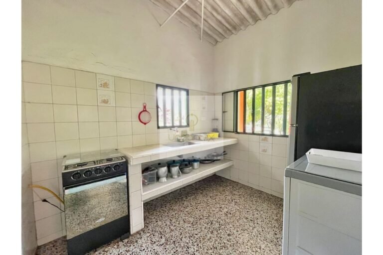 UrbanLex vende finca vacacional, área 32.000m2 $1.700Millones