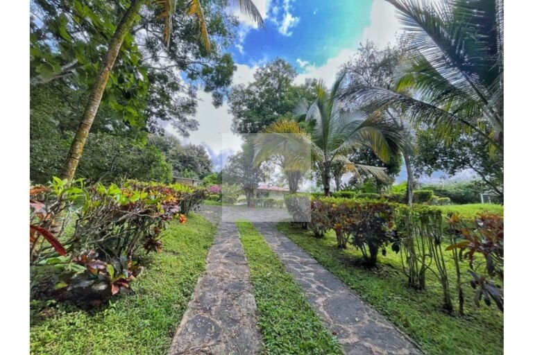 UrbanLex vende finca vacacional, área 32.000m2 $1.700Millones