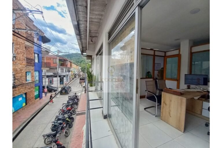 UrbanLex vende local comercial, área 70m2 $350Millones