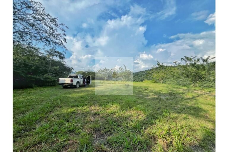 UrbanLex vende lote Nimaima, área 8.000m2 $450Millones