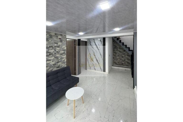 UrbanLex vende casa – Villeta, área 215m2 $490Millones