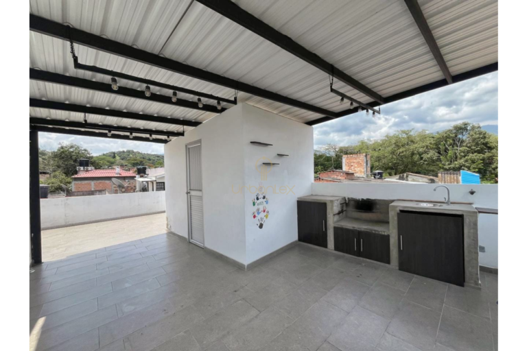 UrbanLex vende casa-Villeta, área 216m2 $420Millones