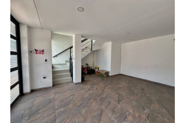 UrbanLex vende casa-Villeta, área 216m2 $420Millones