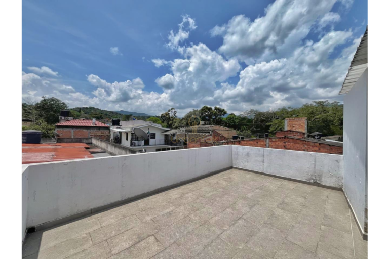 UrbanLex vende casa-Villeta, área 216m2 $420Millones