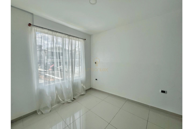UrbanLex vende casa-Villeta, área 216m2 $420Millones