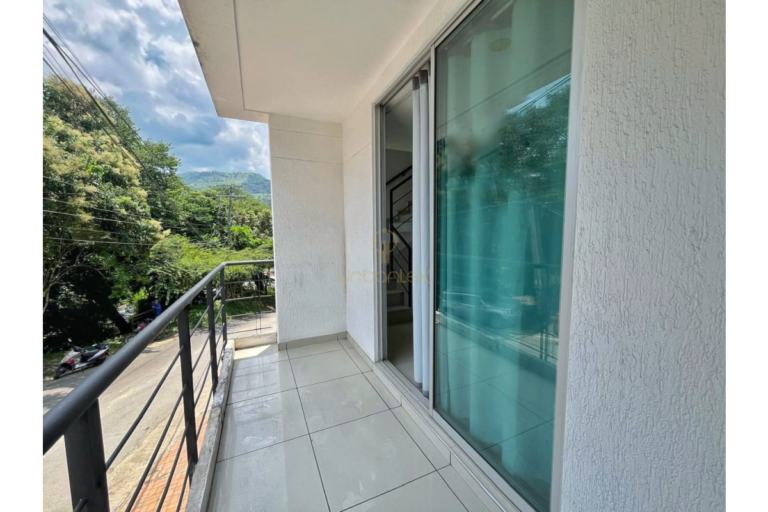 UrbanLex vende casa-Villeta, área 216m2 $420Millones