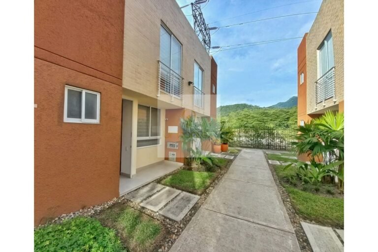 UrbanLex vende casa conjunto-Villeta, área 70m2 $350Millones