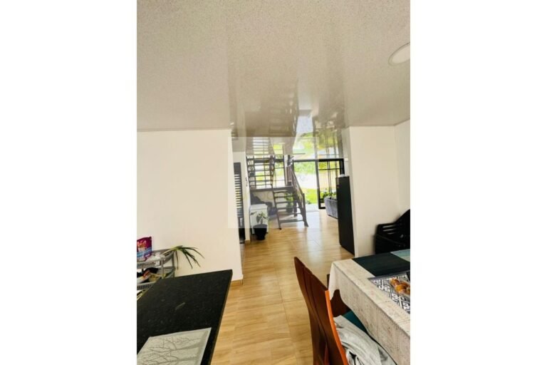 Vende casa campestre Villeta, UrbanLex área 640m2 $1.100Millones