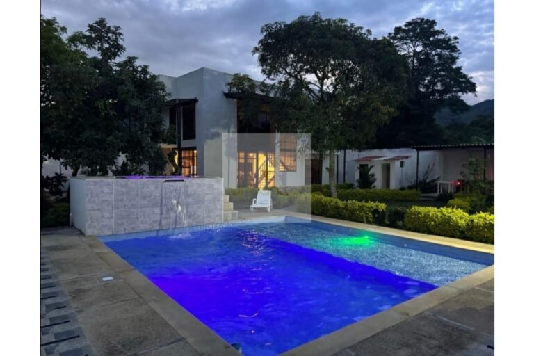 Vende casa campestre Villeta, UrbanLex área 640m2 $1.100Millones