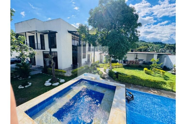 Vende casa campestre Villeta, UrbanLex área 640m2 $1.100Millones