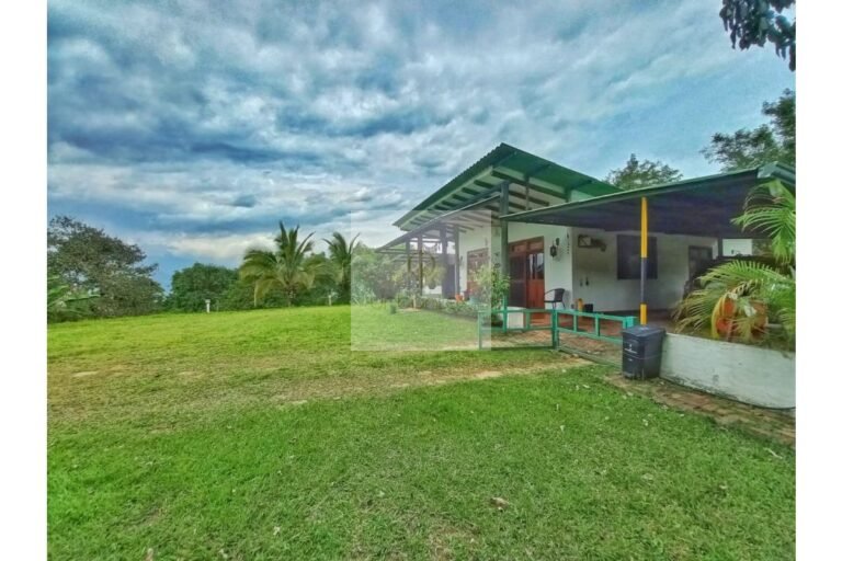 UrbanLex vende finca-Villeta, área 10.000m2 $1.000Millones