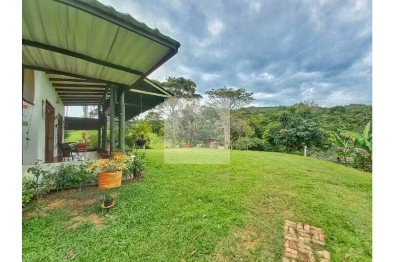 UrbanLex vende finca-Villeta, área 10.000m2 $1.000Millones