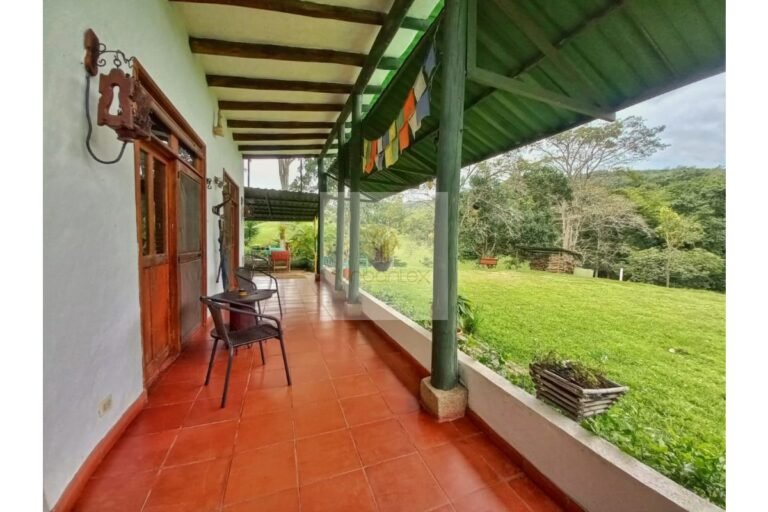 UrbanLex vende finca-Villeta, área 10.000m2 $1.000Millones