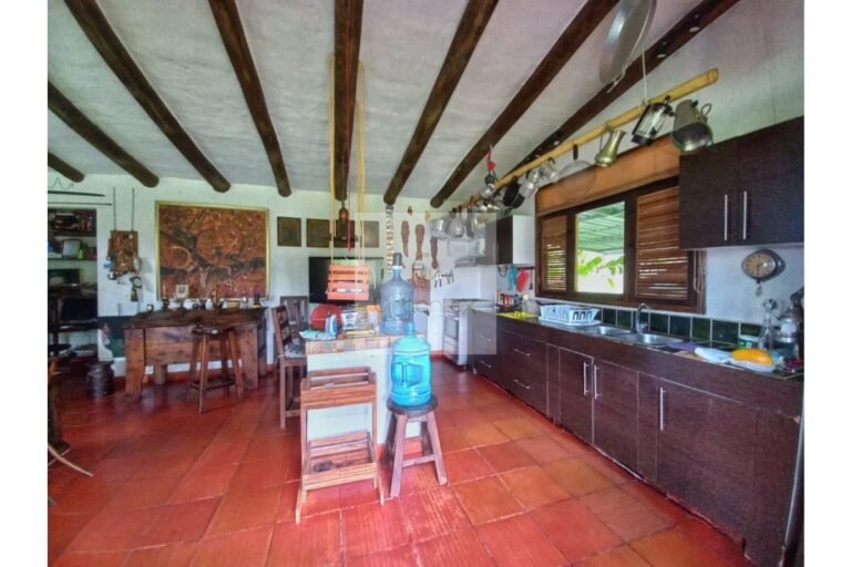 UrbanLex vende finca-Villeta, área 10.000m2 $1.000Millones