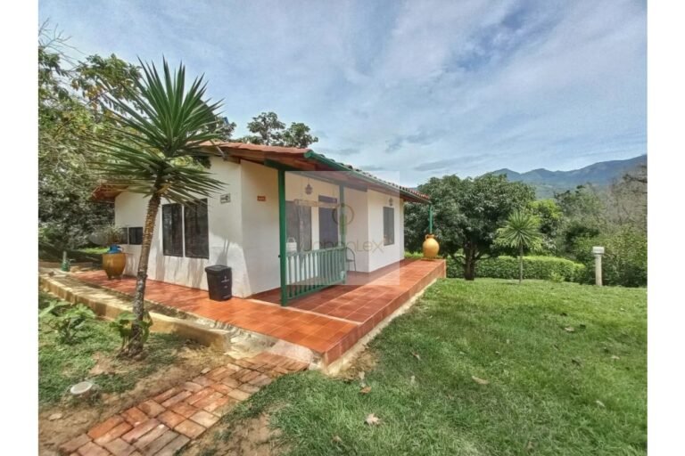 UrbanLex vende finca-Villeta, área 10.000m2 $1.000Millones