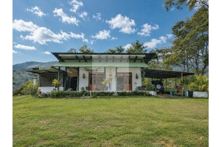 UrbanLex vende finca-Villeta, área 10.000m2 $1.000Millones