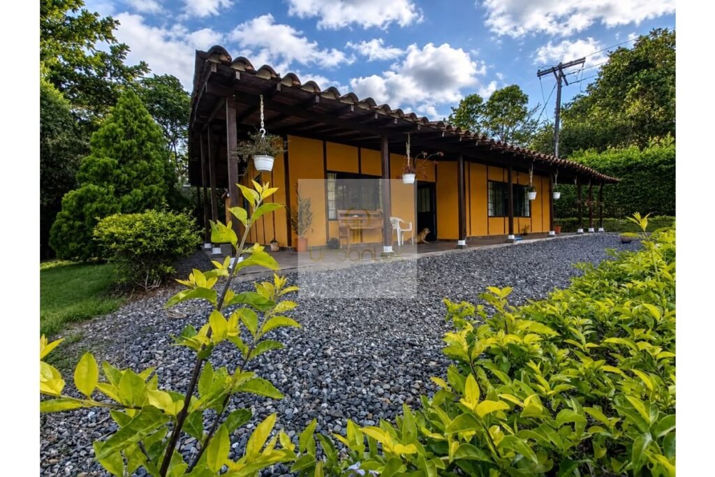 Vende casa campestre Villeta, UrbanLex área 2.460m2 $450Millones