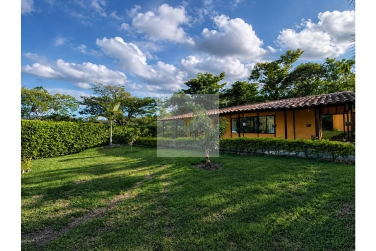 Vende casa campestre Villeta, UrbanLex área 2.460m2 $450Millones