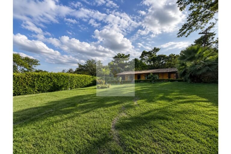 Vende casa campestre Villeta, UrbanLex área 2.460m2 $450Millones