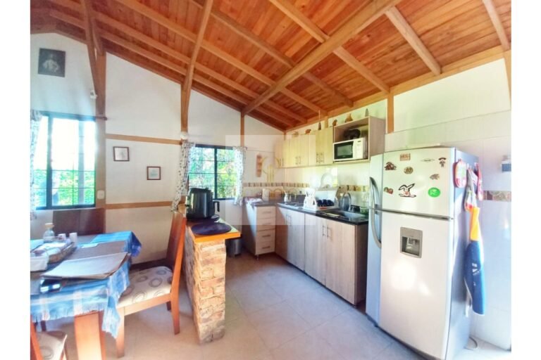 Vende casa campestre Villeta, UrbanLex área 2.460m2 $450Millones