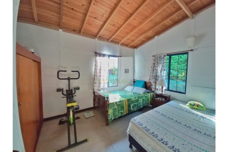Vende casa campestre Villeta, UrbanLex área 2.460m2 $450Millones