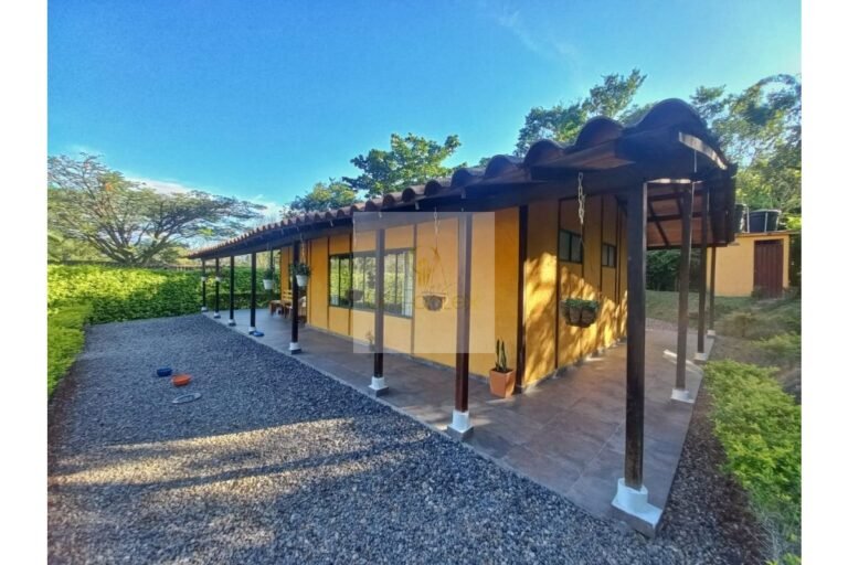 Vende casa campestre Villeta, UrbanLex área 2.460m2 $450Millones